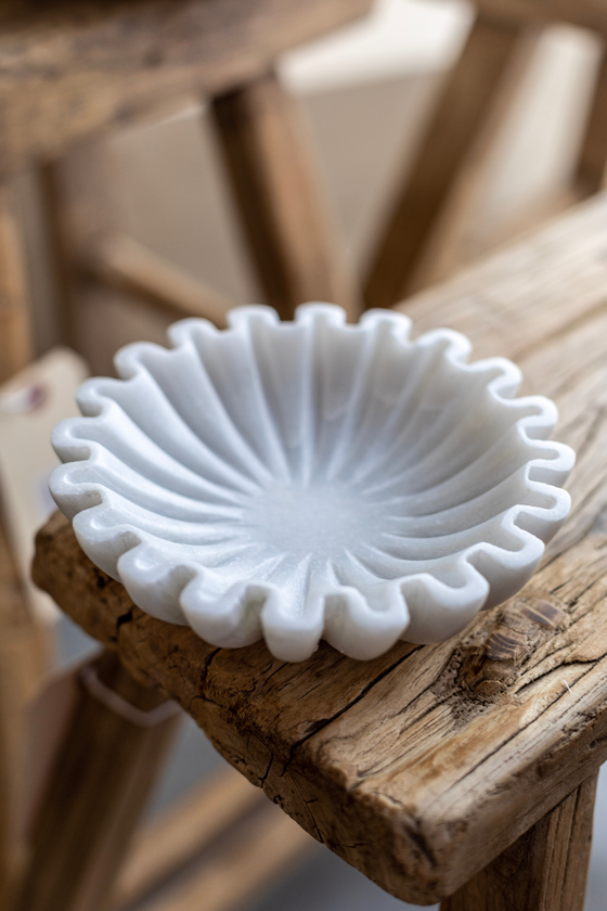 Marble Fluted Scalloped Bowls: Large