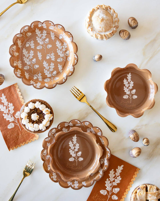Acorn Scalloped Circle Plate